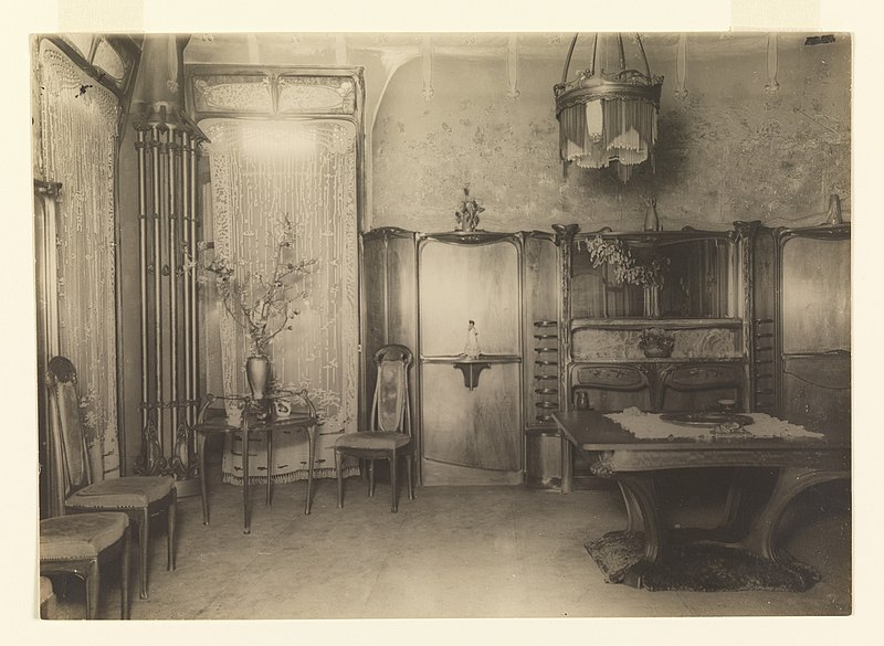 800px-Photograph,_Dining_Room,_Hôtel_Guimard,_rue_Mozart,_Paris,_France,_ca._1910_(CH_18411063-2)