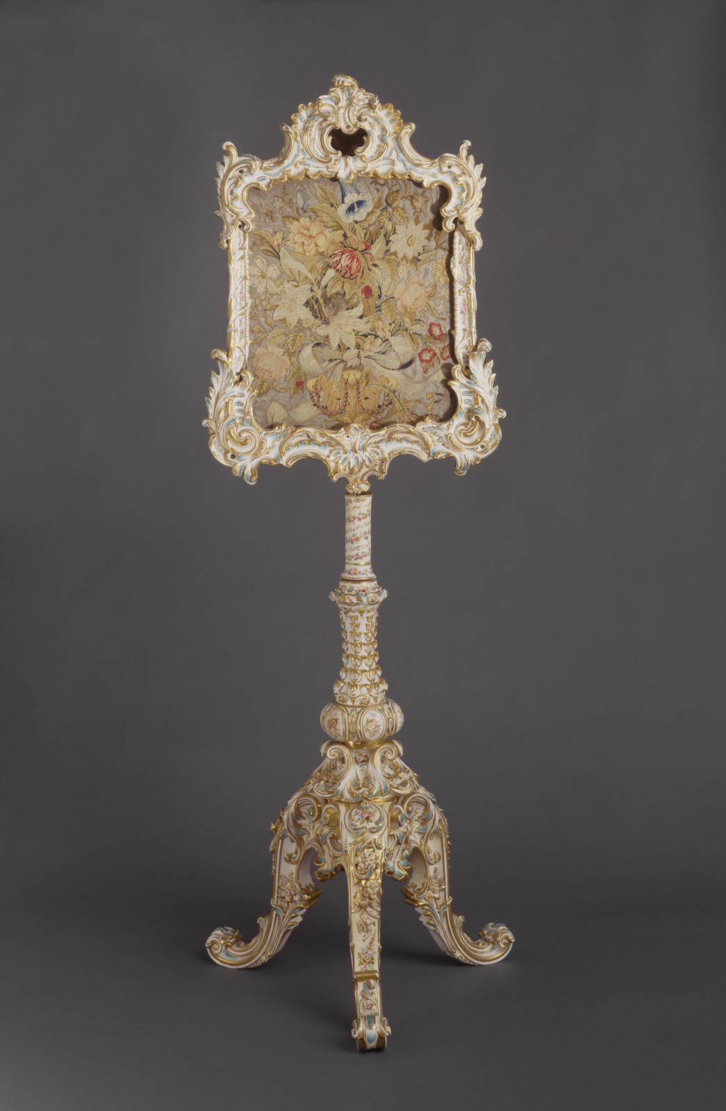 Firescreen, Minton Factory, Stoke-on-Trent, England, active 1793–1968, c.1840, Glazed porcelain with overglaze enamels and g…