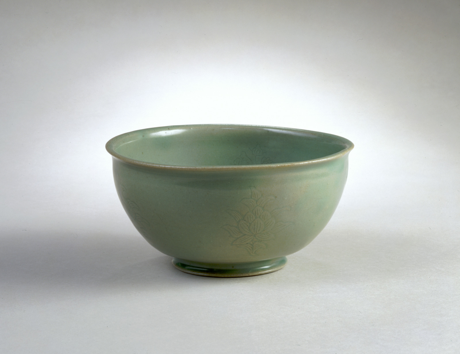 Warming Bowl (seungban) with Design of Lotus Blossoms