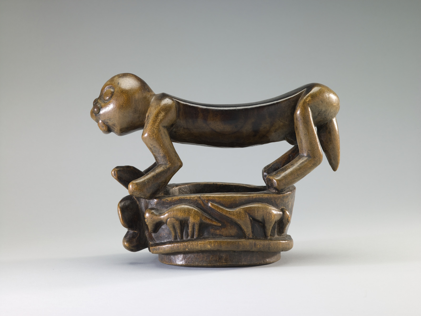 Headrest (musaw), Yaka artist, late 19th century, Wood, copper alloy