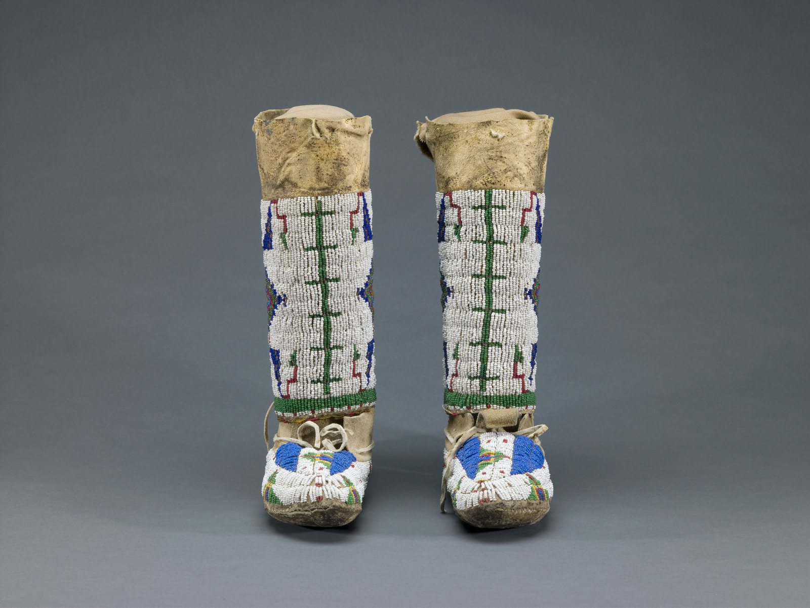 Girl’s Leggings and Moccasins