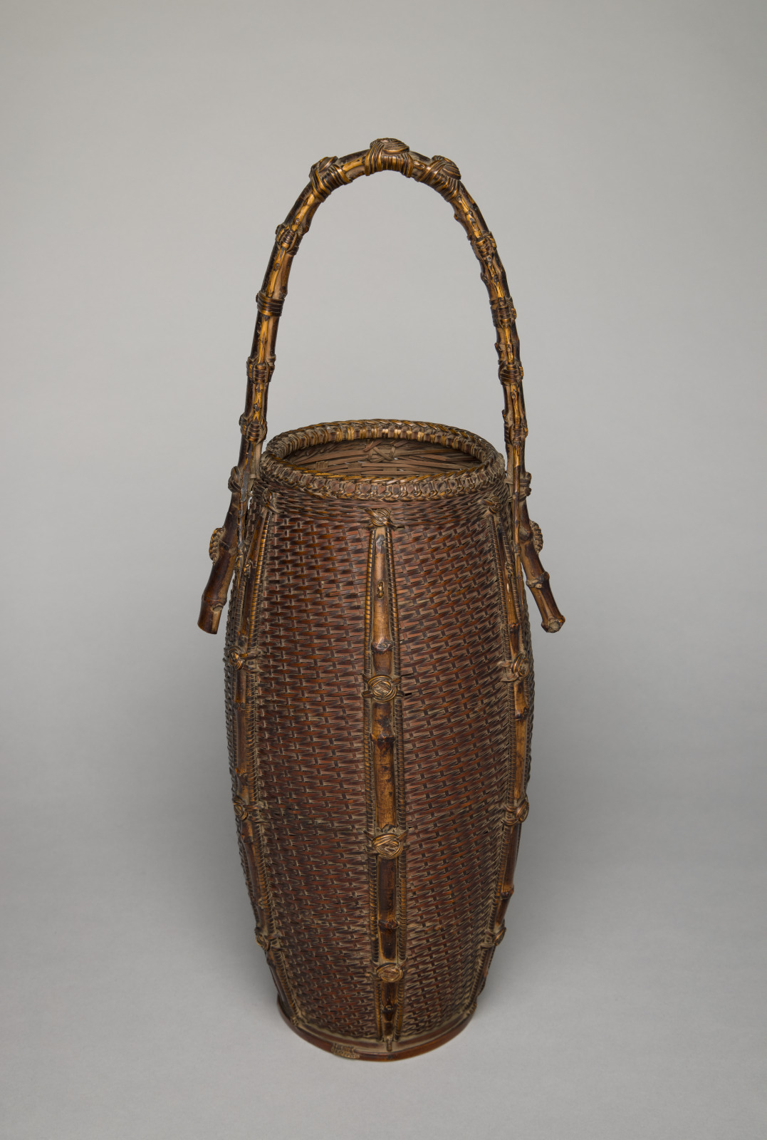 Chinese-style Flower Basket (karamono-utsushi hanakago) with Loop Handle
